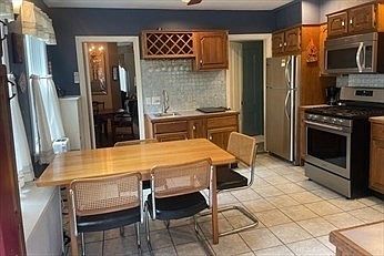 5th image of 39 Walker St #39