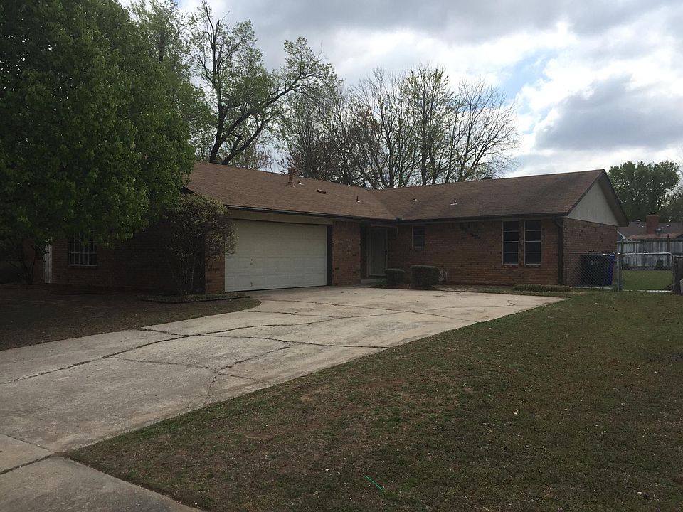 1st image of 1122 Lois St