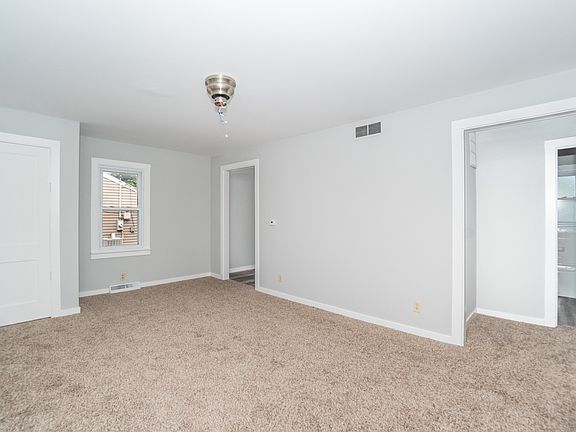 3rd image of 619 N Westlawn Ave