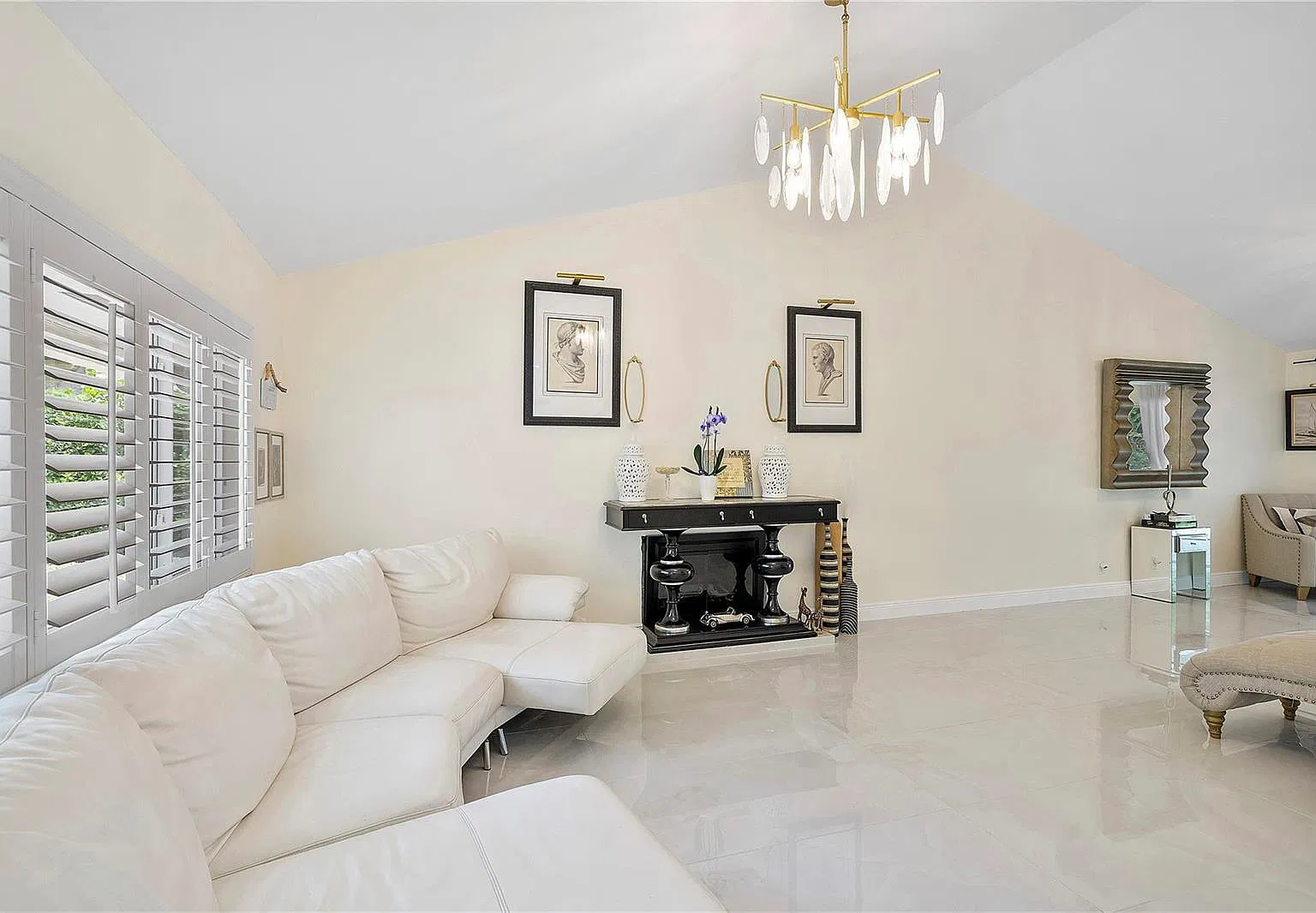 4 bed, 2691 sqft, $7,000 — Photo 3