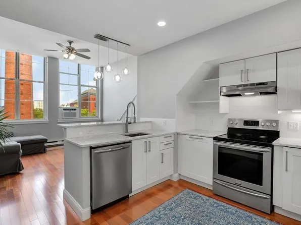 240 Heath St Ph 3, Boston, MA 02130