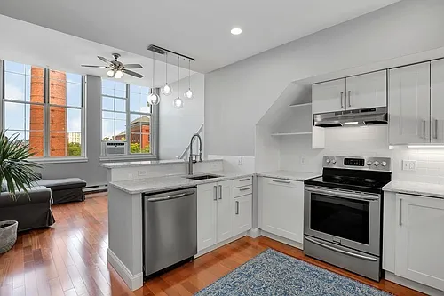 240 Heath St #3 Photo 1