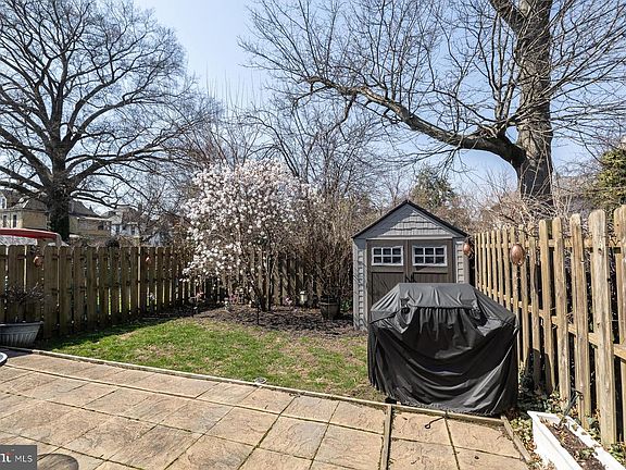 4th image of 109 Lees Ave