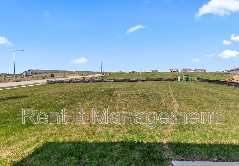 6910 Stony Point Dr — Photo 32