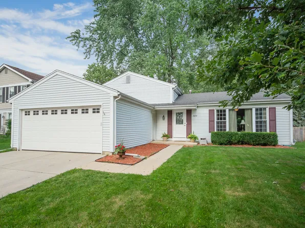 2074 Dorval Dr, Naperville, IL 60565
