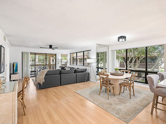 4th image of 407 Brackenwood Lane S