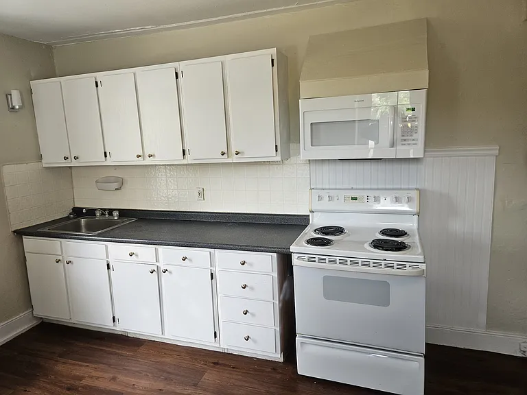 2 E Broad St #2 — Photo 2