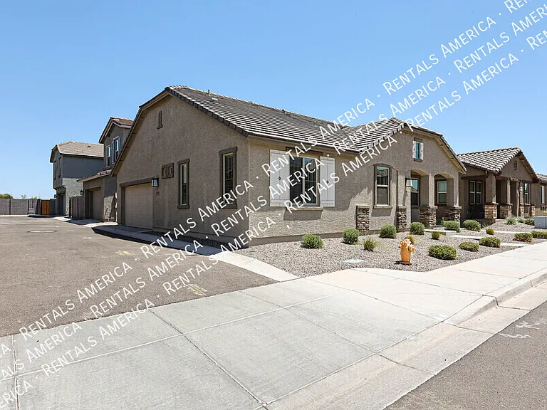 9978 W Piccadilly Rd — Photo 2