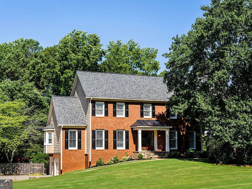 1st image of 120 West Ct