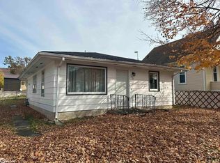 810 S 13th St, Burlington, IA 52601