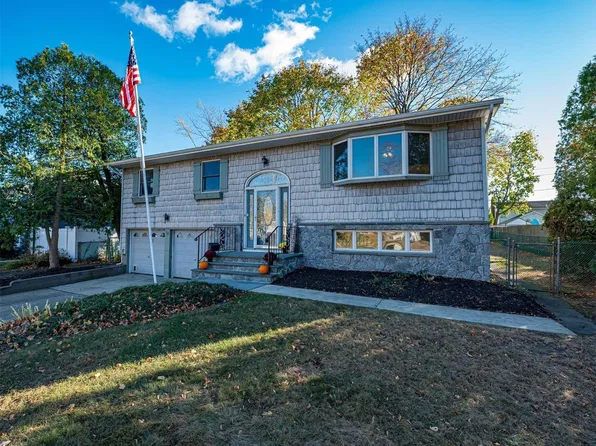 10 Ashland Drive, Kings Park, NY 11754