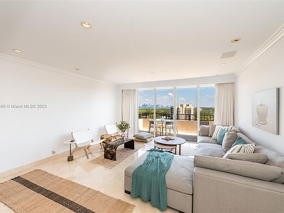 4th image of 151 Crandon Blvd APT 1036