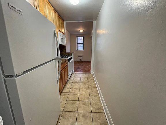2nd image of 191 E 17th St #103