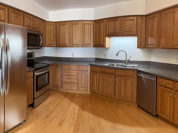 5th image of 245 Jennifer Ln