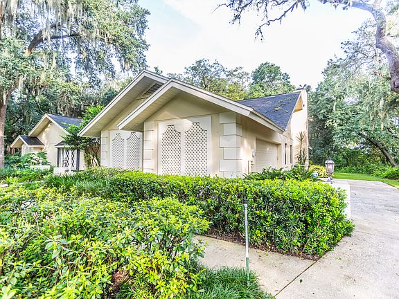 3rd image of 2720 Laurel Oak Dr