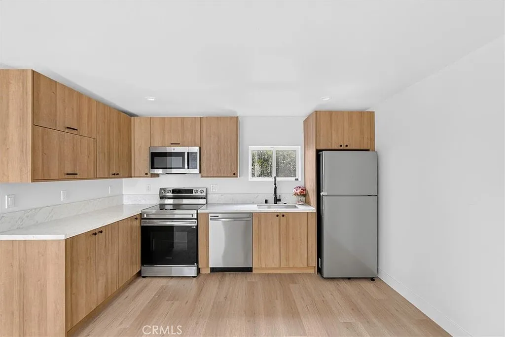 2 bed, 950 sqft, $2,800 — Photo 3