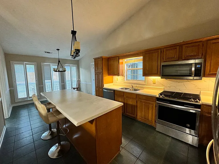 215 Lisbet Ct — Photo 16