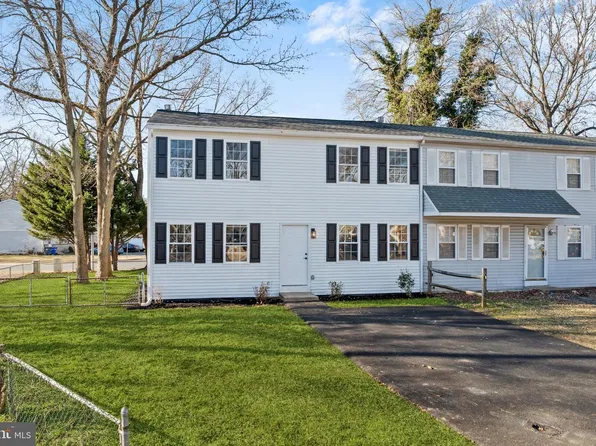 12 Heron Ct, Newark, DE 19702