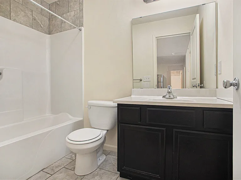 2621 Redwood Ave — Photo 10