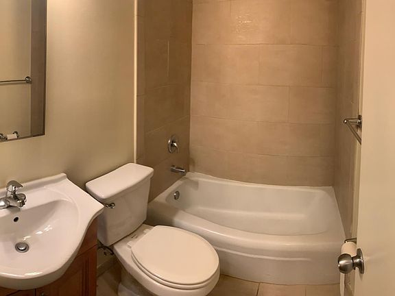 2nd image of 7522 N Greenview Ave APT 0508
