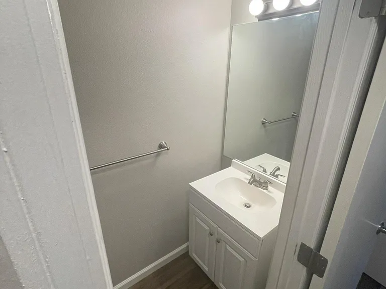 556 Winnie Way — Photo 12