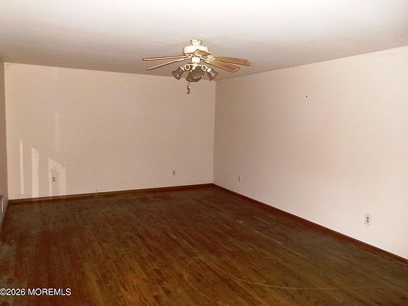 4th image of 1125 Seaman Avenue