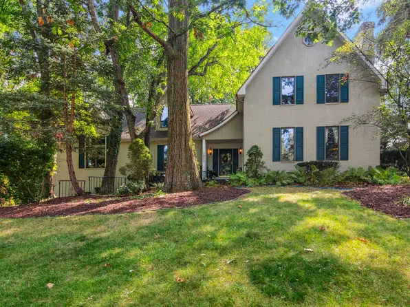 122 Shorewood Dr, Valparaiso, IN 46385