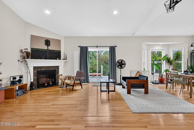 3rd image of 3 Sutton Drive