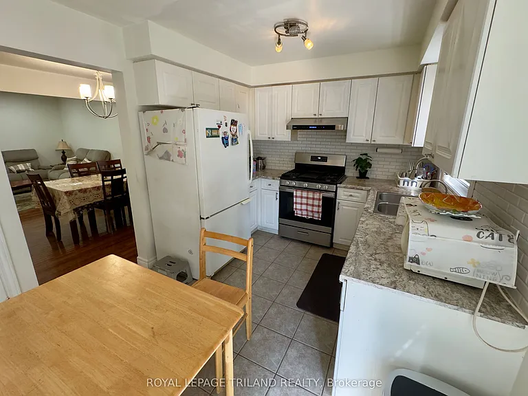 82 Meadowridge Rd — Photo 6