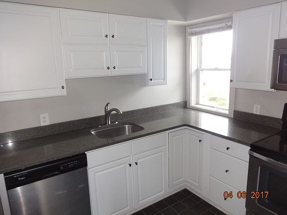 5th image of 3216 1/2 N High St