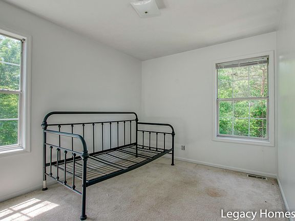 5th image of 3918 Courtyard Pl SE #13
