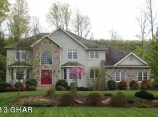 Rhedwood Ave, Sugarloaf, PA 18249