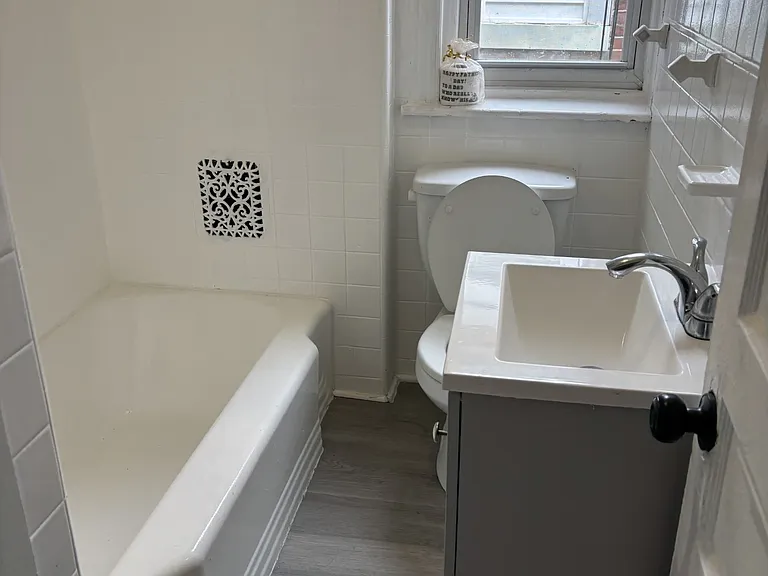 133 N Salford St — Photo 5