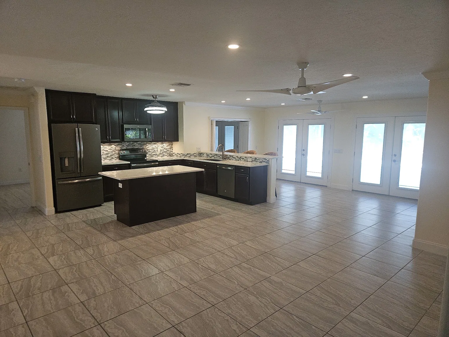 3 bed, 1900 sqft, $4,200 — Photo 4