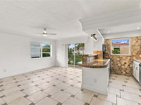3rd image of 1195 Clam CT #203