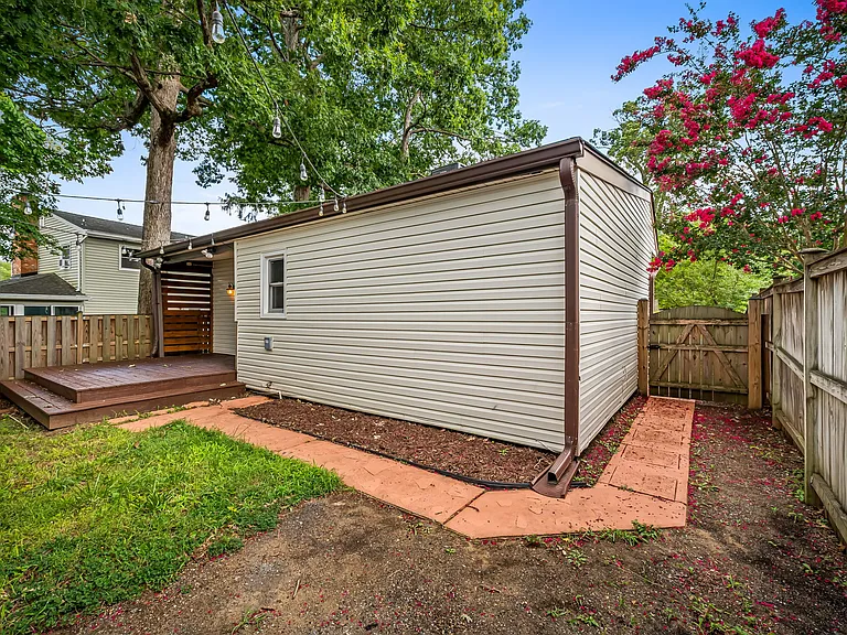 530 Highland Dr — Photo 36
