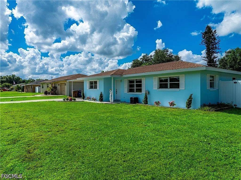 3 bed, 2.0 bath, 1156 sqft, $2,300 — Photo 2