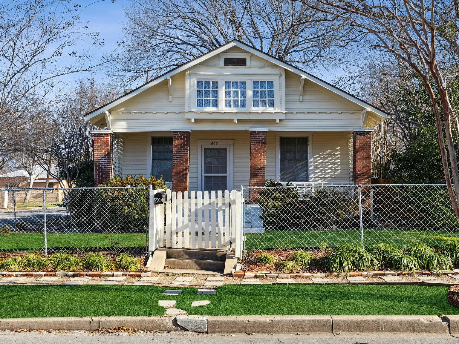 3 bed, 1300 sqft, $1,750 — Photo 2