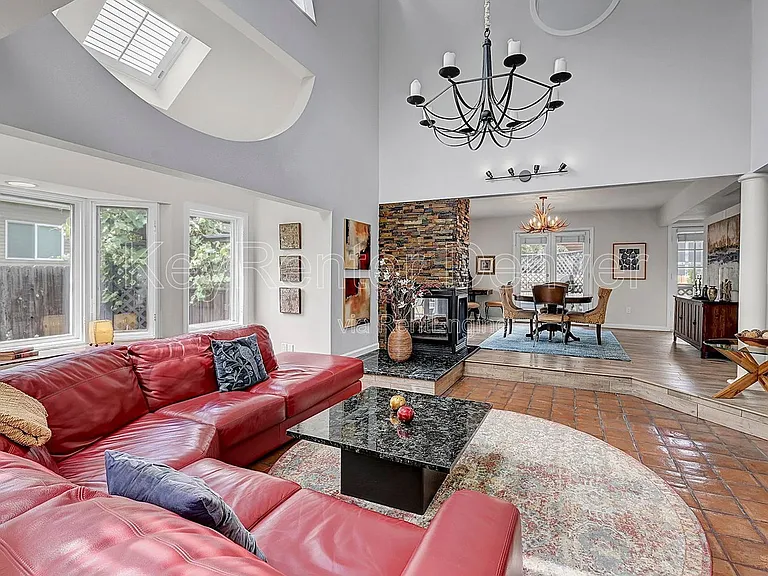 3427 Iris Ct — Photo 3