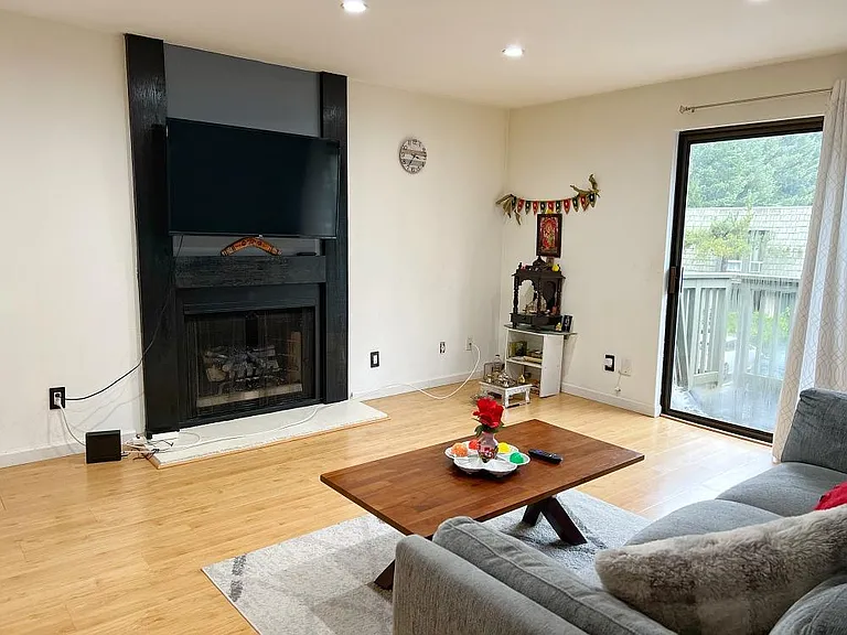 1425 154th Ave NE — Photo 2