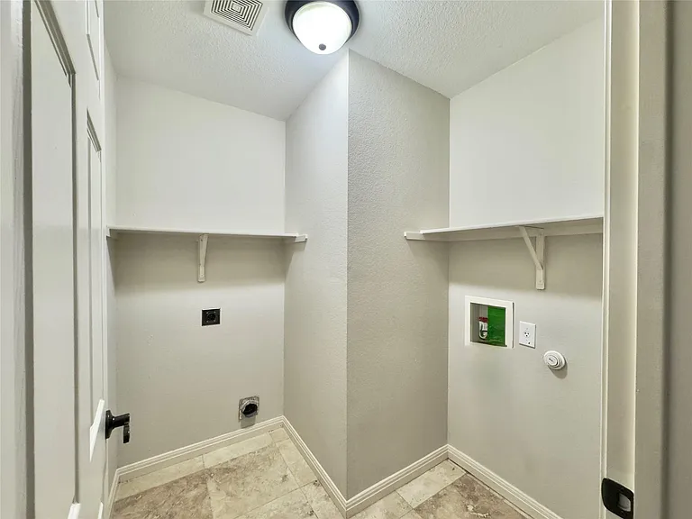 204 Woodley Rd — Photo 31