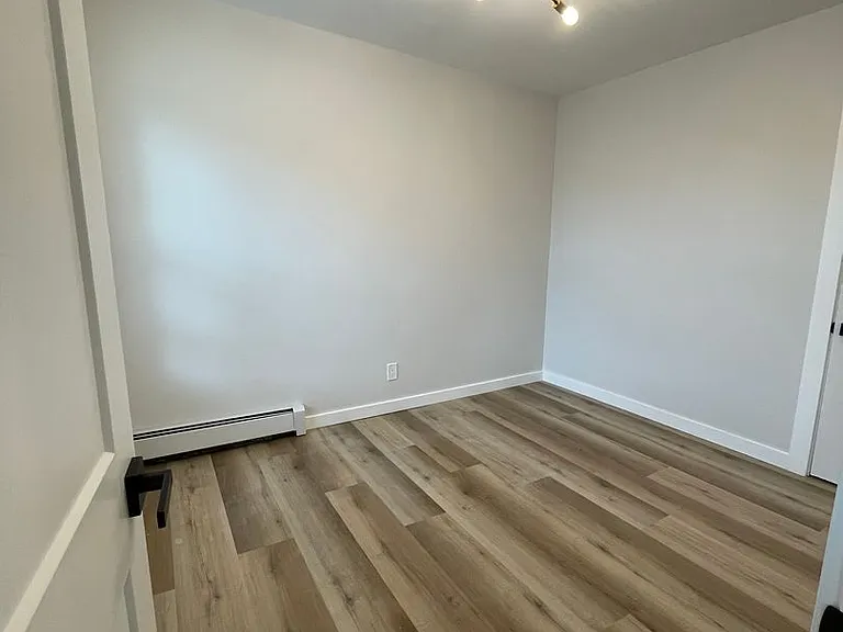 411-431 N Main St #15 — Photo 4