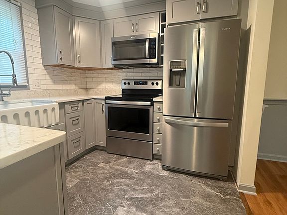 5th image of 303 Twin Lakes Dr #1