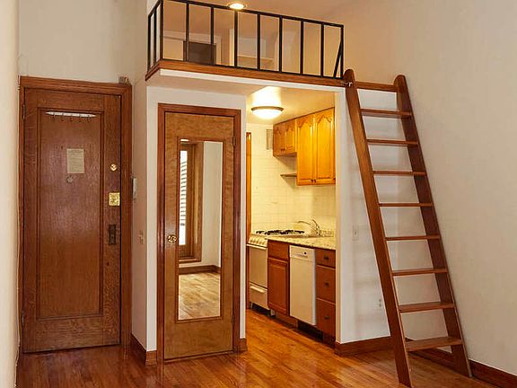 3rd image of 319 W 76th St #9