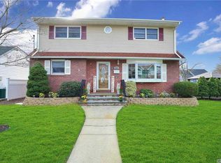 2372 Hudson St, East Meadow, NY 11554