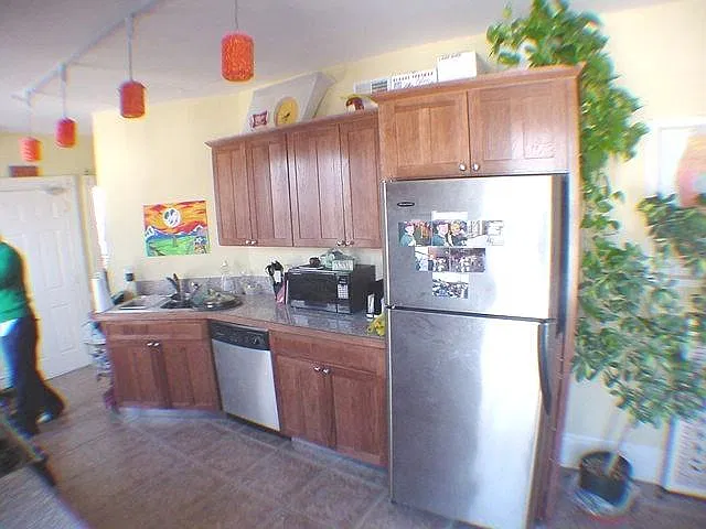 2 bed, 1200 sqft, $1,460 — Photo 3