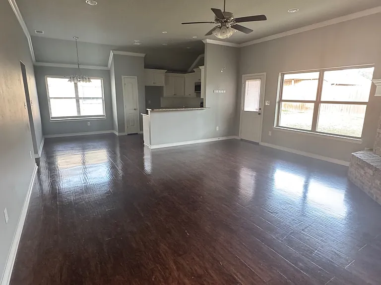 438 Ambrose Ave — Photo 3