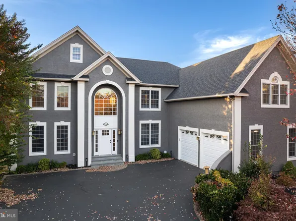 5 Barn Owl Ct, Phoenixville, PA 19460