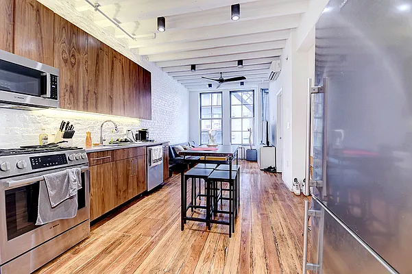 Rented by Urbane Brokerage | media 14