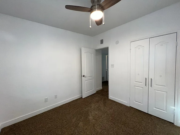 324 Stanford St — Photo 13